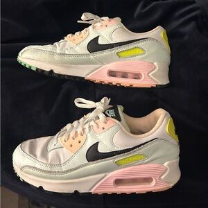 Nike Air Max 90 Women's Sneakers